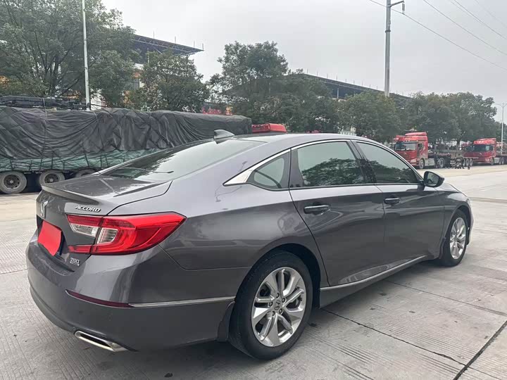 Фото 9 - Honda Accord