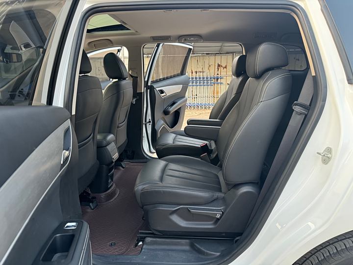 Фото 12 - BYD Song Max