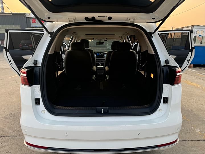 Фото 15 - BYD Song Max