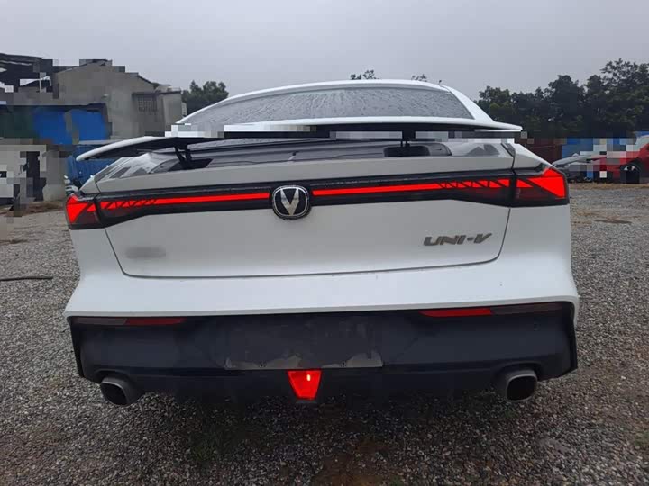 Фото 10 - Changan UNI-V