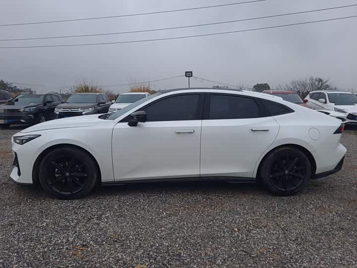 Фото 11 - Changan UNI-V