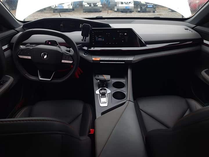 Фото 16 - Changan UNI-V