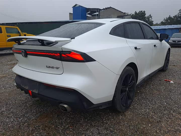 Фото 8 - Changan UNI-V