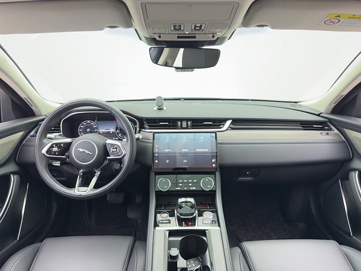 Фото 11 - Jaguar XF L