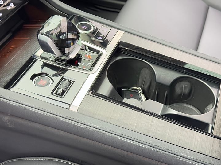 Фото 14 - Jaguar XF L