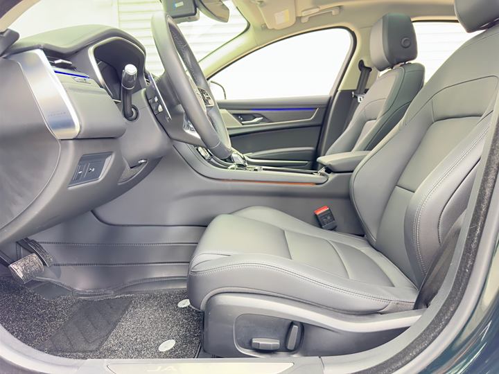 Фото 7 - Jaguar XF L