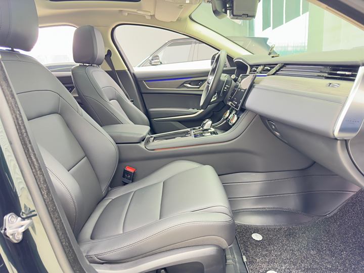 Фото 9 - Jaguar XF L