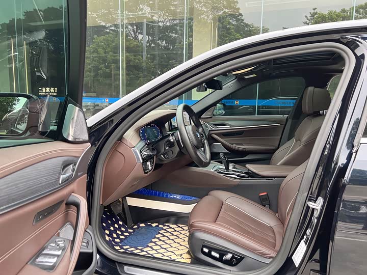 Фото 15 - BMW 5 Series