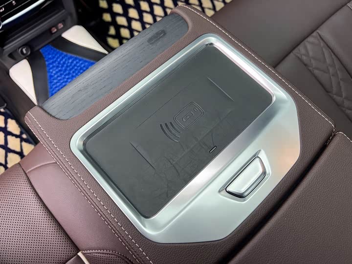 Фото 16 - BMW 5 Series