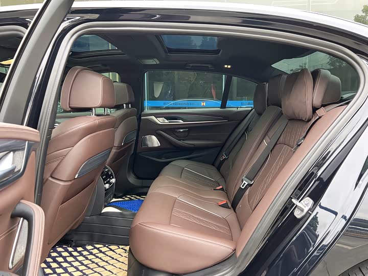 Фото 17 - BMW 5 Series