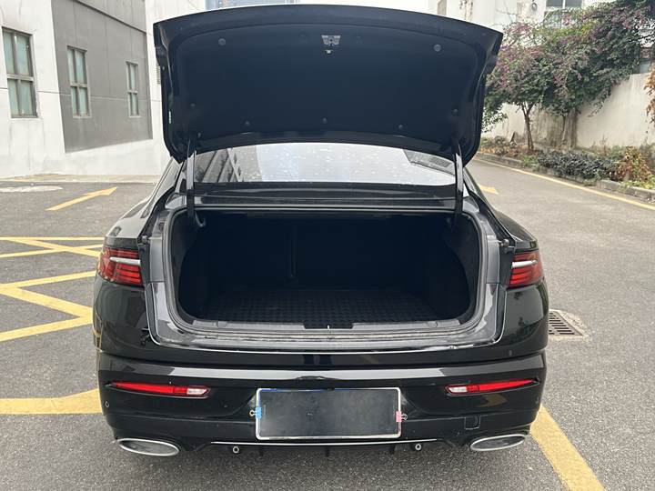 Фото 9 - Geely Preface