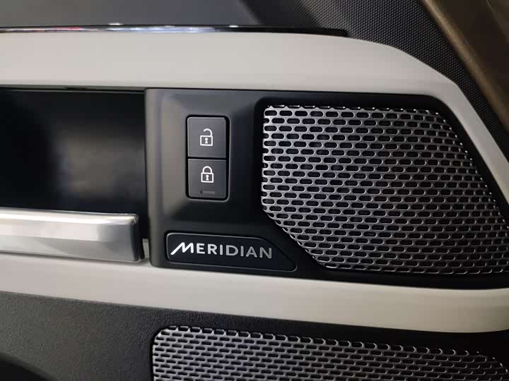 Фото 12 - Land Rover Defender