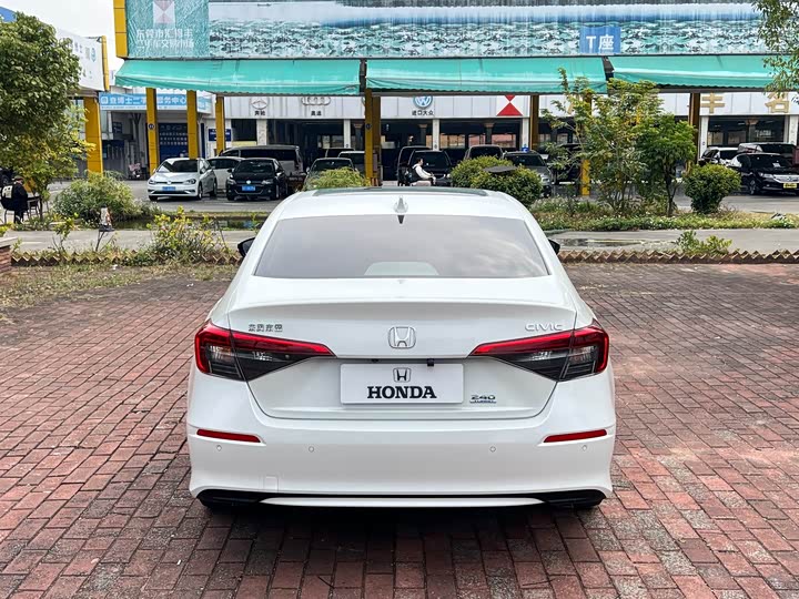 Фото 8 - Honda Civic