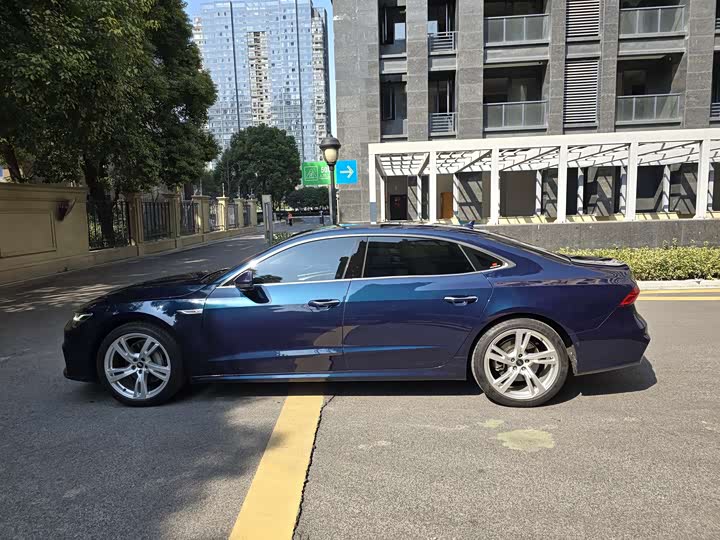 Фото 4 - Audi A7L