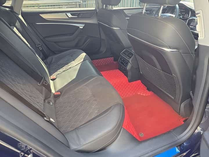 Фото 7 - Audi A7L