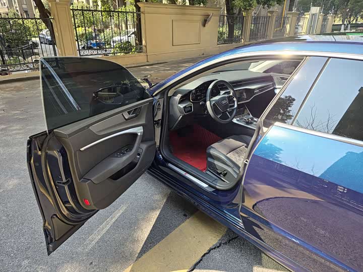 Фото 9 - Audi A7L