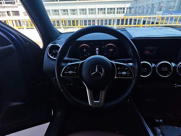 Фото 11 - Mercedes-Benz GLB-Class