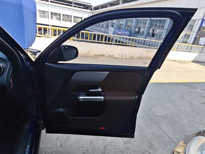 Фото 26 - Mercedes-Benz GLB-Class