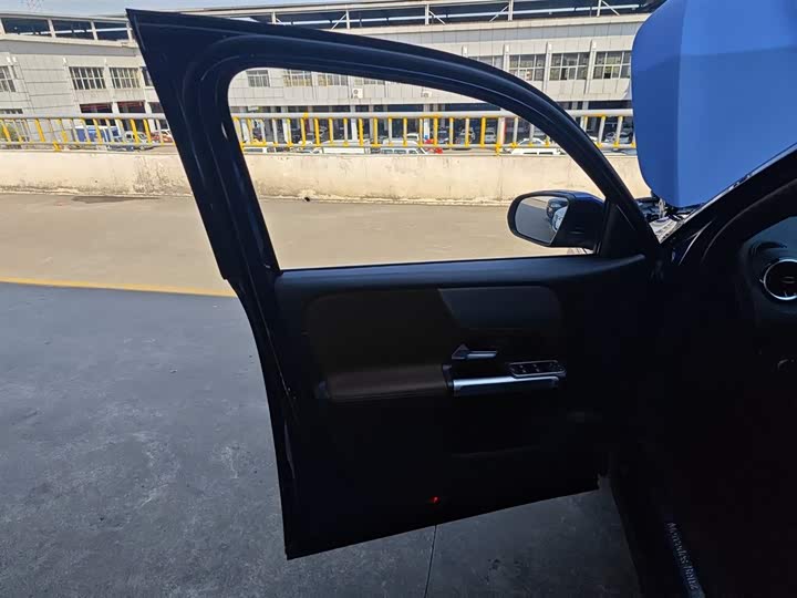 Фото 28 - Mercedes-Benz GLB-Class