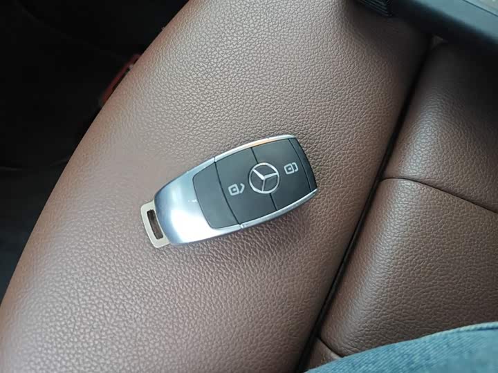 Фото 9 - Mercedes-Benz GLB-Class