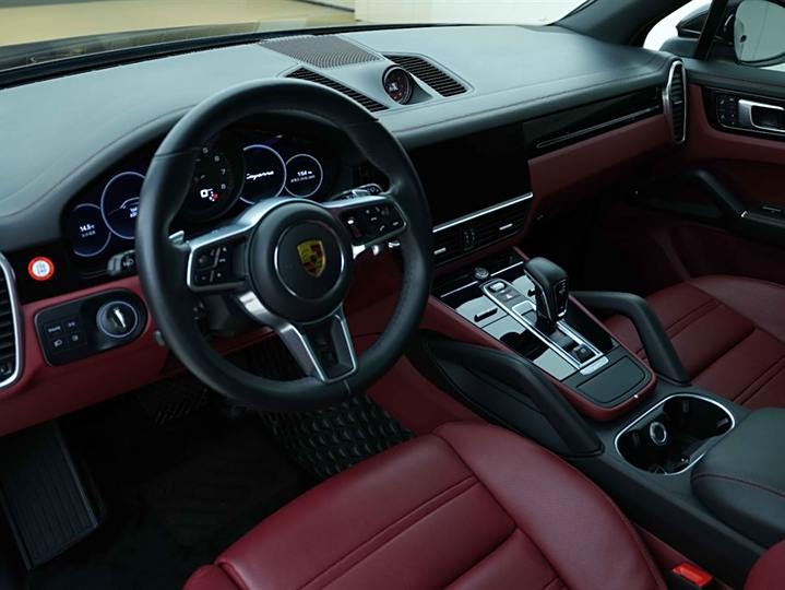 Фото 16 - Porsche Cayenne