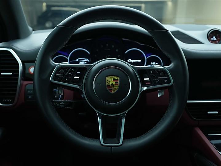 Фото 18 - Porsche Cayenne