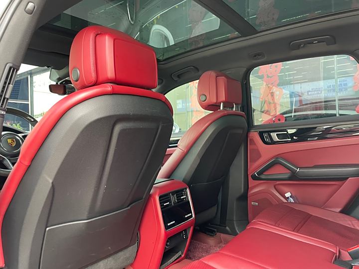 Фото 10 - Porsche Cayenne