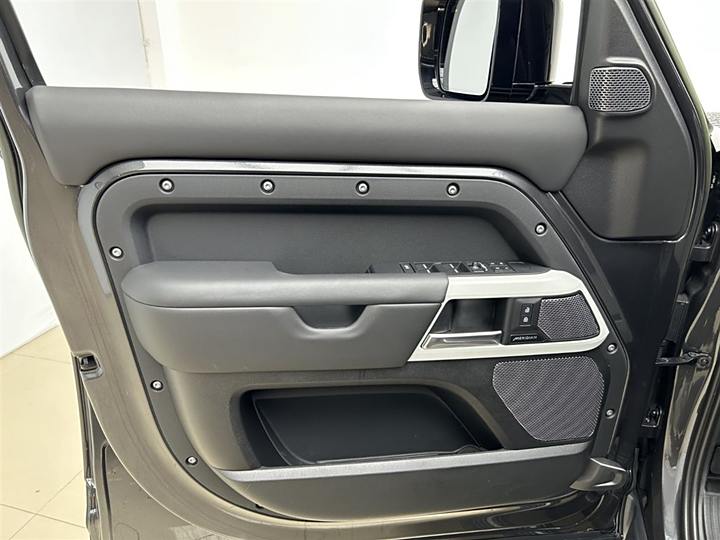 Фото 8 - Land Rover Defender