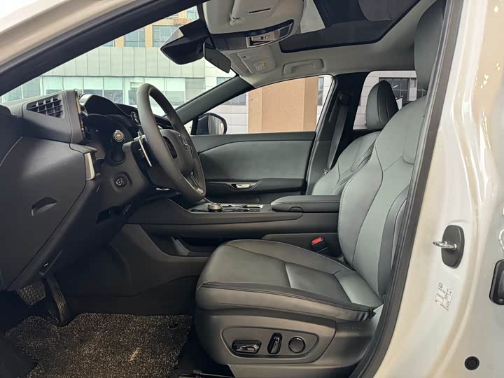 Фото 5 - Lexus RZ