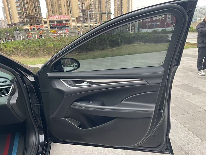 Фото 13 - Buick LaCrosse