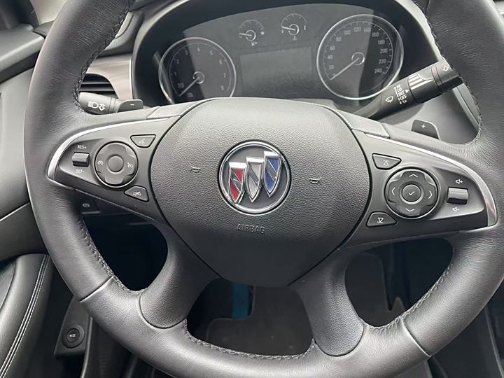 Фото 28 - Buick LaCrosse