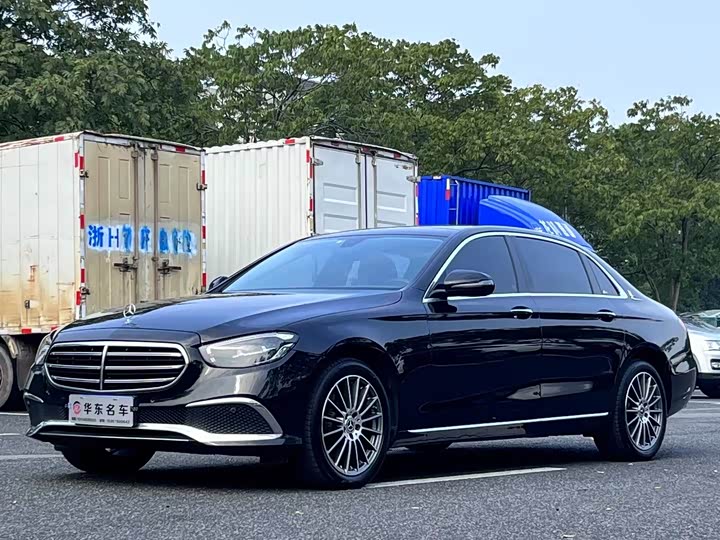 Фото 1 - Mercedes-Benz E-Class