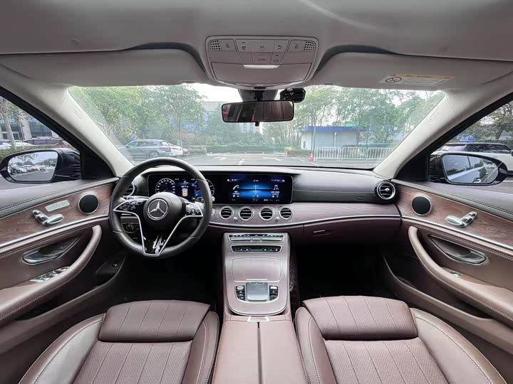 Фото 8 - Mercedes-Benz E-Class