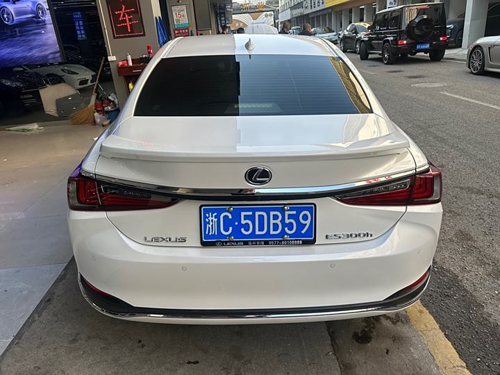 Фото 10 - Lexus ES