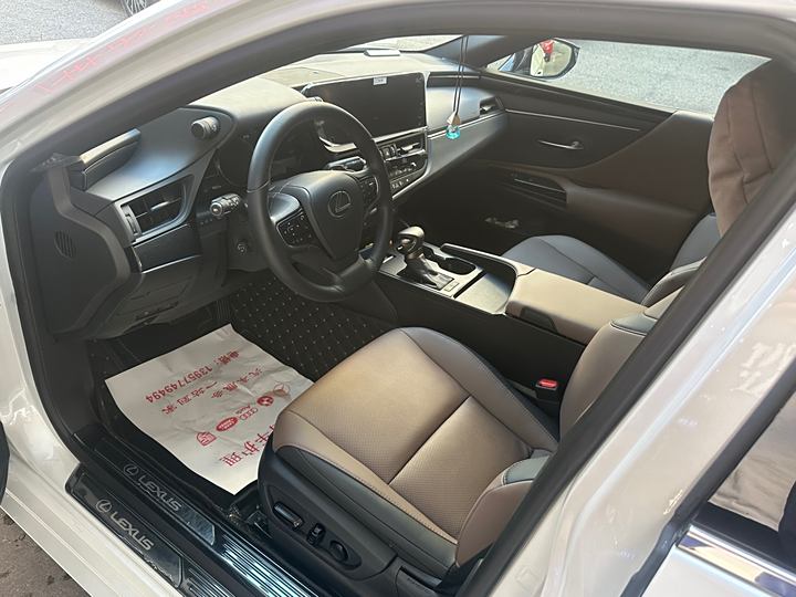 Фото 3 - Lexus ES