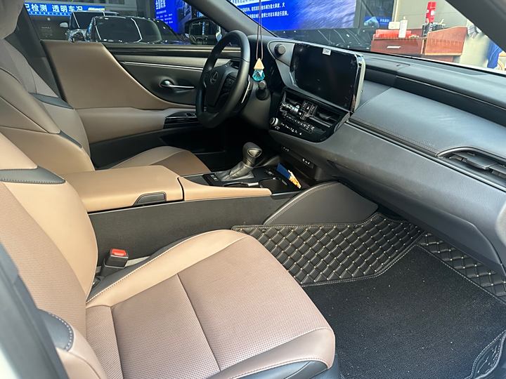 Фото 5 - Lexus ES