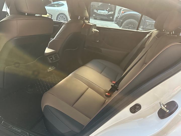 Фото 8 - Lexus ES