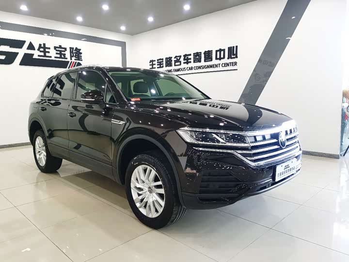 Фото 1 - Volkswagen Touareg