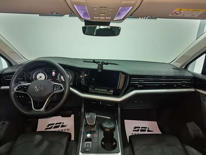 Фото 10 - Volkswagen Touareg