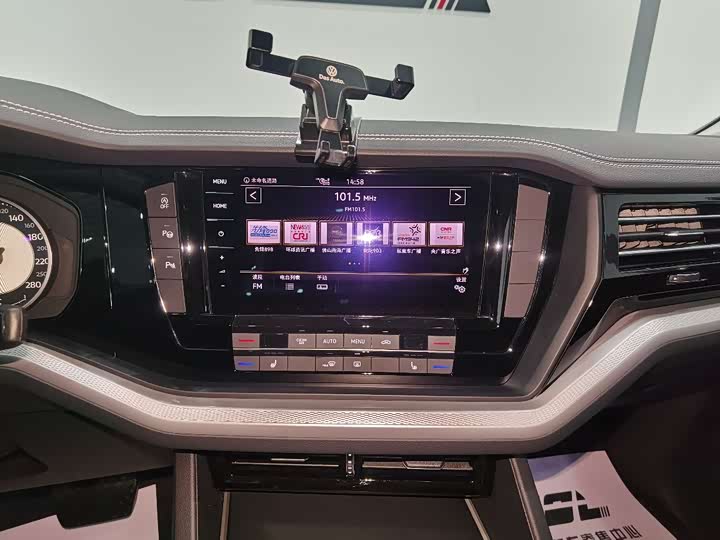 Фото 11 - Volkswagen Touareg