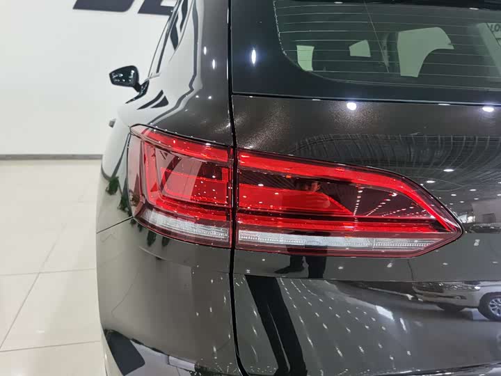 Фото 14 - Volkswagen Touareg