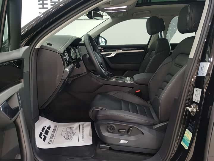 Фото 7 - Volkswagen Touareg