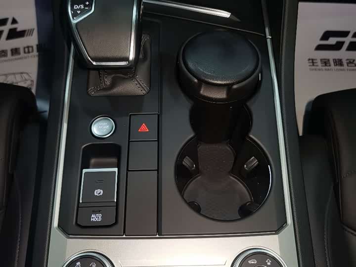 Фото 8 - Volkswagen Touareg