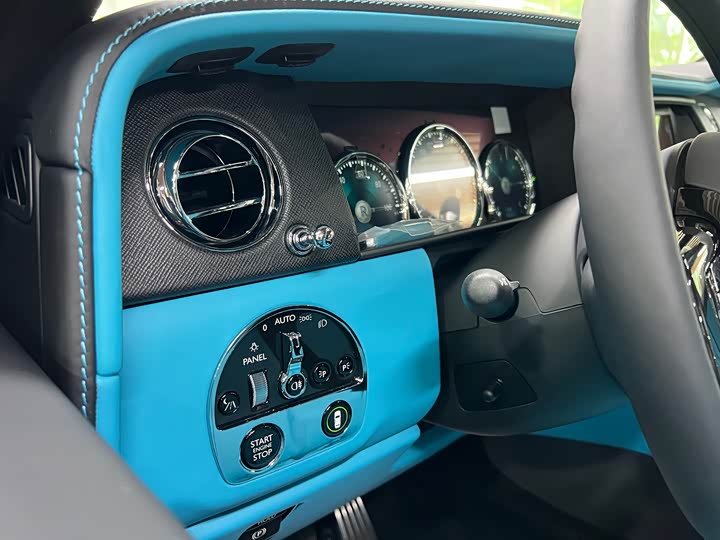 Фото 12 - Rolls-Royce Cullinan