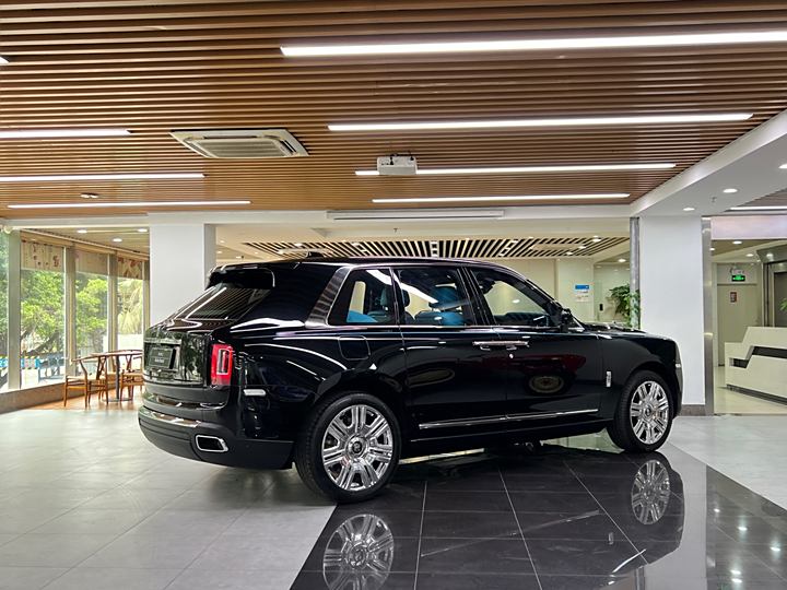 Фото 3 - Rolls-Royce Cullinan