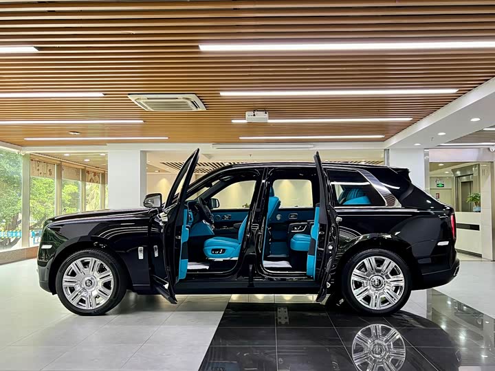 Фото 4 - Rolls-Royce Cullinan
