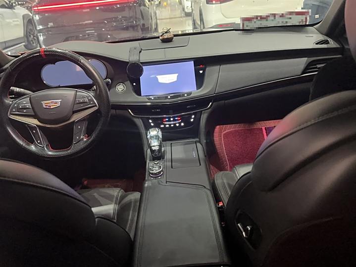 Фото 10 - Cadillac CT6