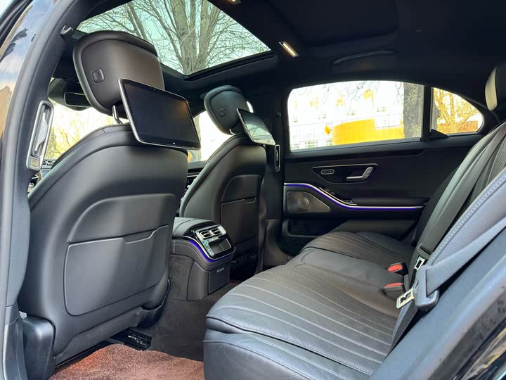 Фото 24 - Mercedes-Benz S-Class