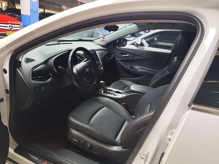 Фото 4 - Chevrolet Malibu XL