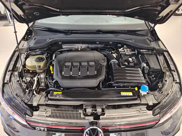 Фото 7 - Volkswagen Golf GTI